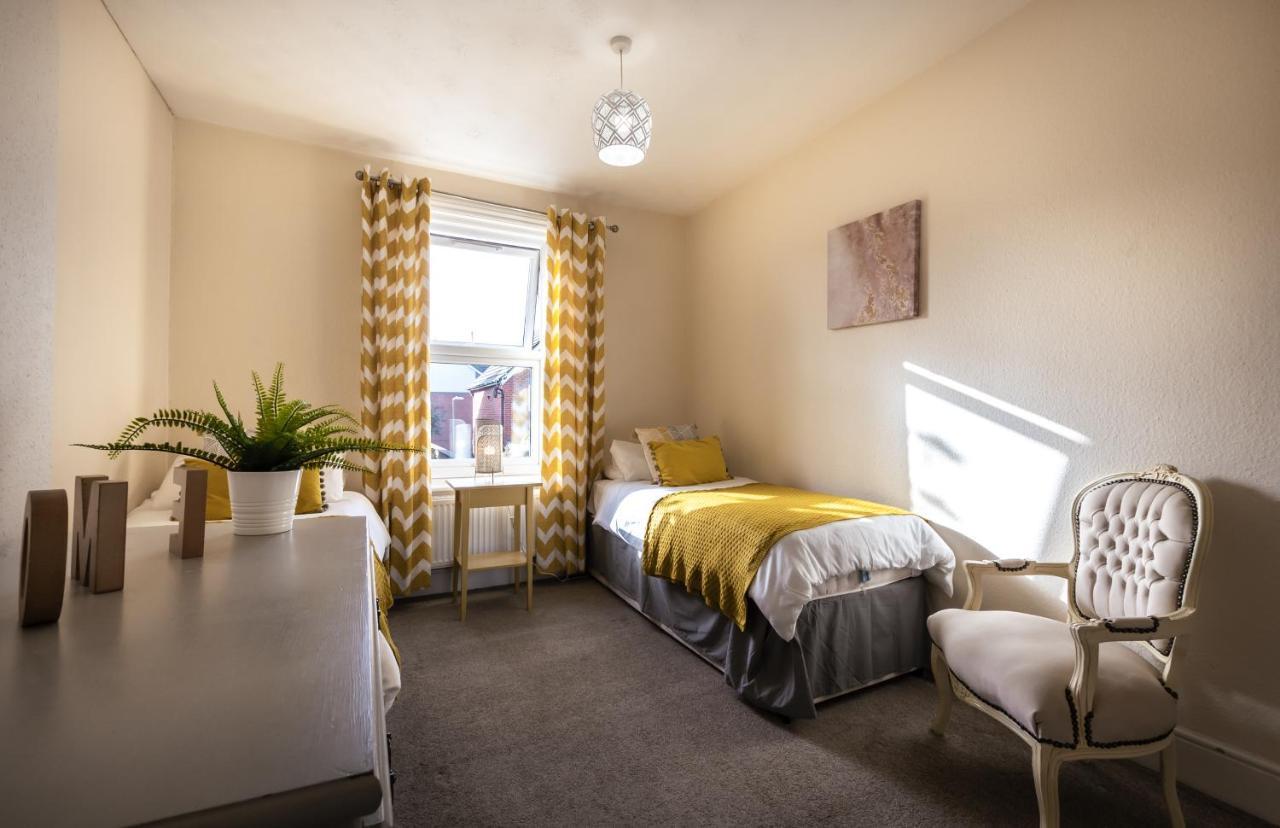 3-Bedroom House L Fast Wi-Fi L Garden L Newly Decorated L Close To Shops And Restaurants Μπόρνμουθ Εξωτερικό φωτογραφία