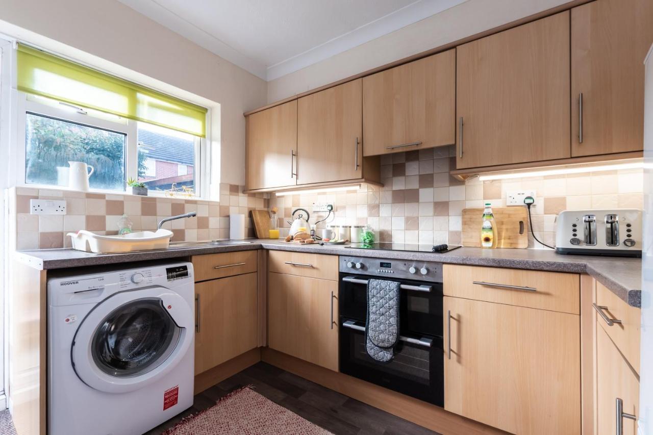3-Bedroom House L Fast Wi-Fi L Garden L Newly Decorated L Close To Shops And Restaurants Μπόρνμουθ Εξωτερικό φωτογραφία
