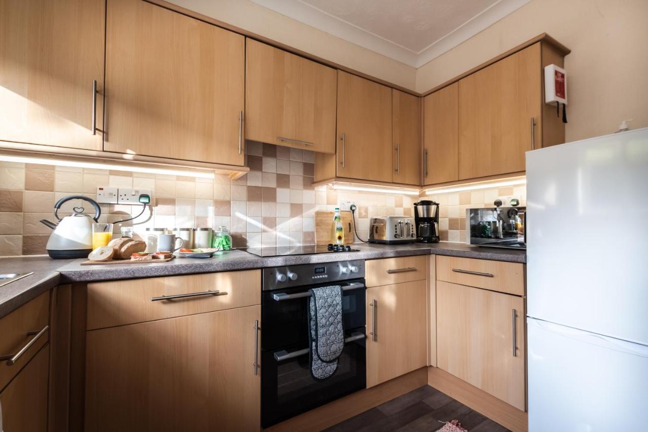 3-Bedroom House L Fast Wi-Fi L Garden L Newly Decorated L Close To Shops And Restaurants Μπόρνμουθ Εξωτερικό φωτογραφία